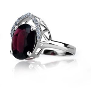 Fiery Soul Medallion — 2–4ct Natural Garnet Ring in Sterling Silver